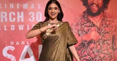 Keerthy Suresh Gifts Gold Coins